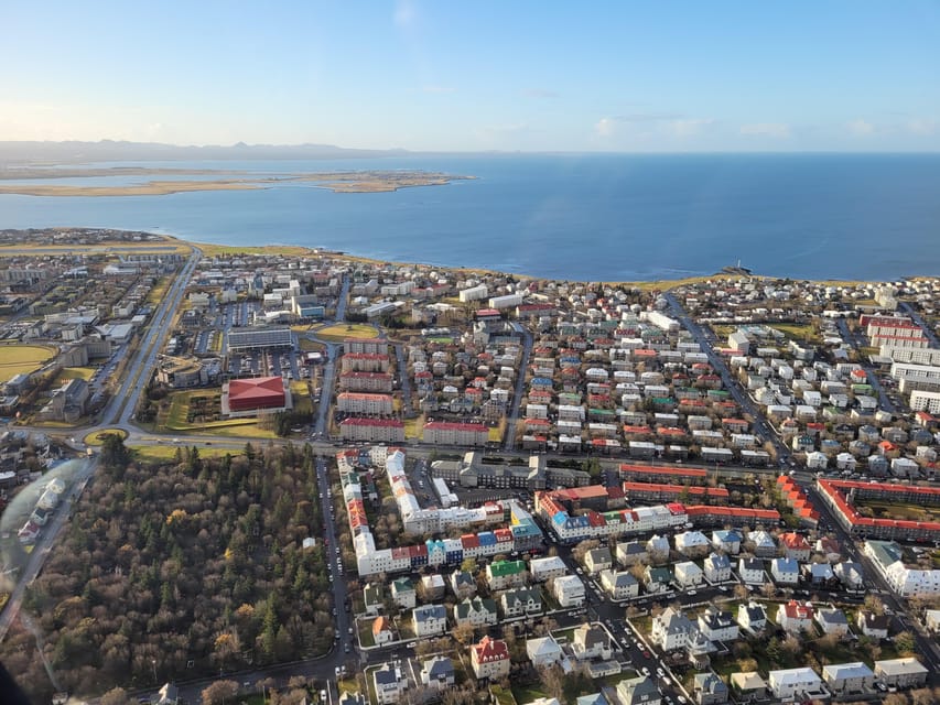 Reykjavik: 45-Minute Volcano Sightseeing Helicopter Tour - Returning via Bessastaðir