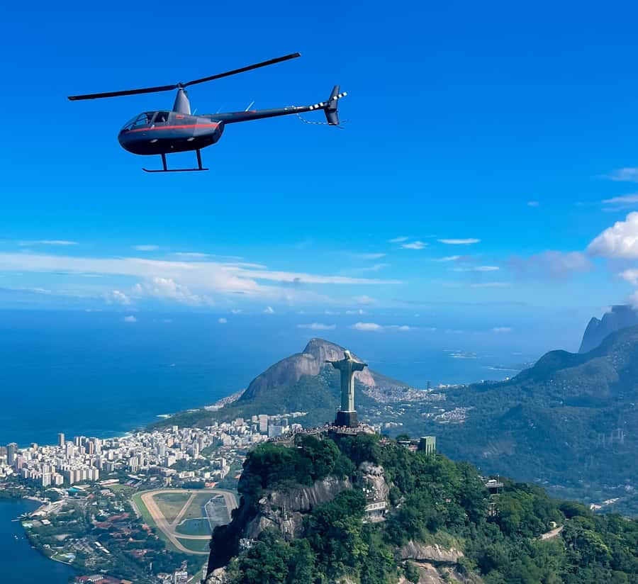 Rio de Janeiro: Helicopter Flight Christ the Redeemer 30 min - The main moment: Christ the Redeemer and Corcovado