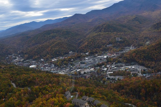 Scenic Helicopter Tour of Wears Valley, Tennessee - The 18-minute route from Sevierville to Wears Valley
