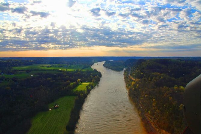 Scenic River & Nature Helicopter Tour from Nashville - From Tune Airport to the Cumberland River