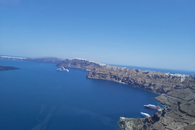 Shared Helicopter Tour Santorini 20 minutes - 2 passengers - From Exo Gonia to the southern tip