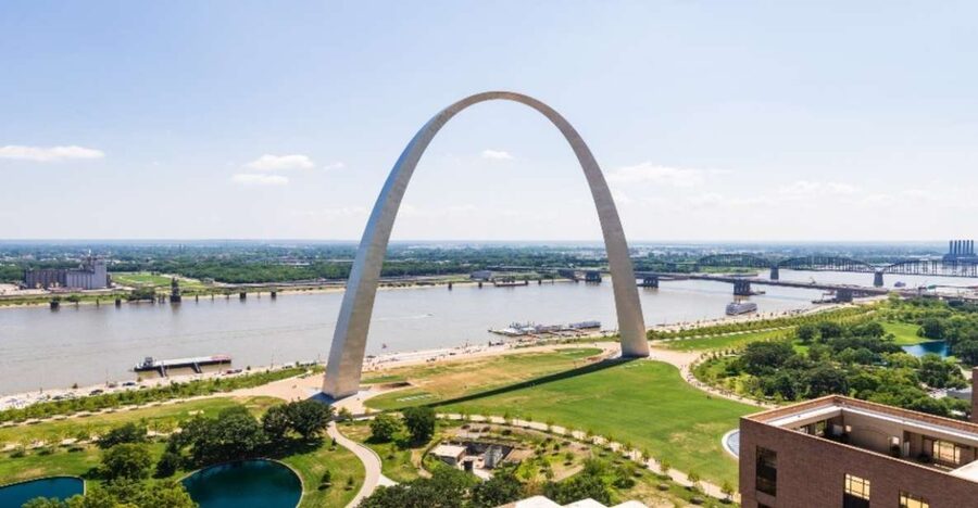 St. Louis Premium Driving Tour with Helicopter Ride & Cruise - Key points to know before booking