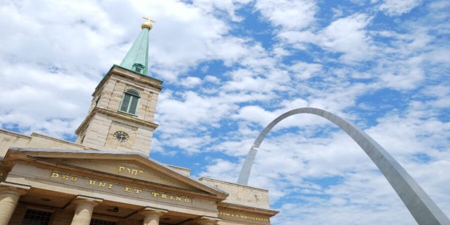 St. Louis Premium Driving Tour with Helicopter Ride & Cruise - What the four-hour format really gives you