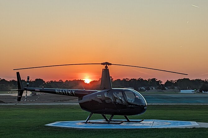 Sunset Helicopter Experience in Downtown Detroit - Looking around the GM Renaissance Center