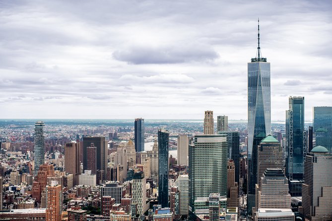 The Manhattan Helicopter Tour of New York - Heading north toward Midtown