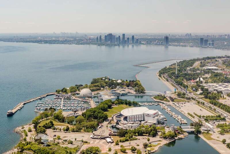 Toronto: Private Helicopter Tour for Two - A short flight with a very big view