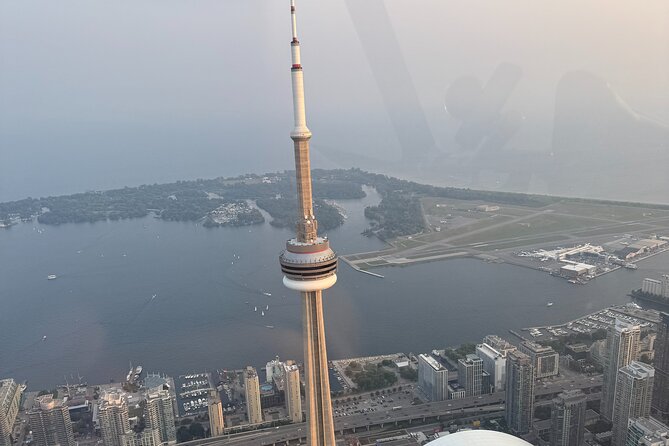 Toronto Skyline Helicopter Tour CN Tower Loop - A short flight with a very specific purpose