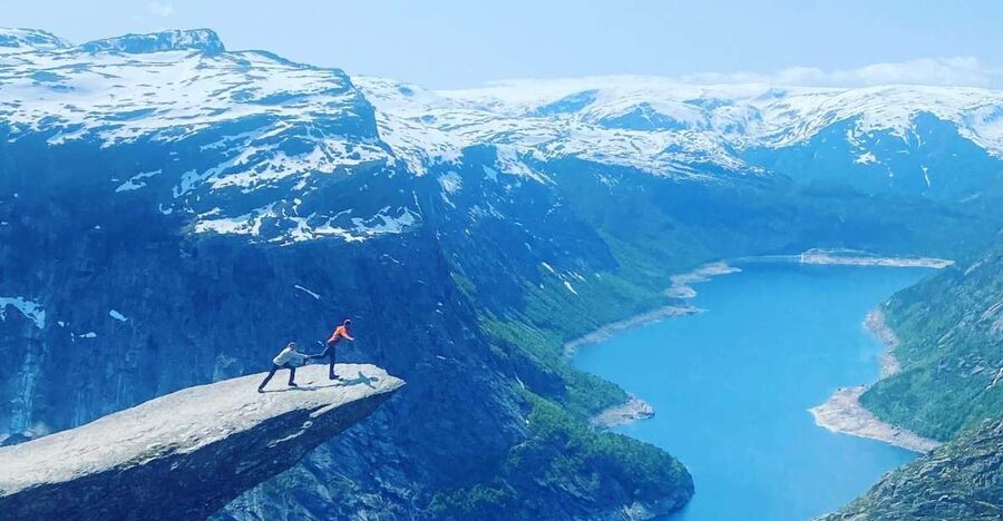 Trolltunga Helicopter & Waterfalss Sightseeing From Bergen - A guide who adds context