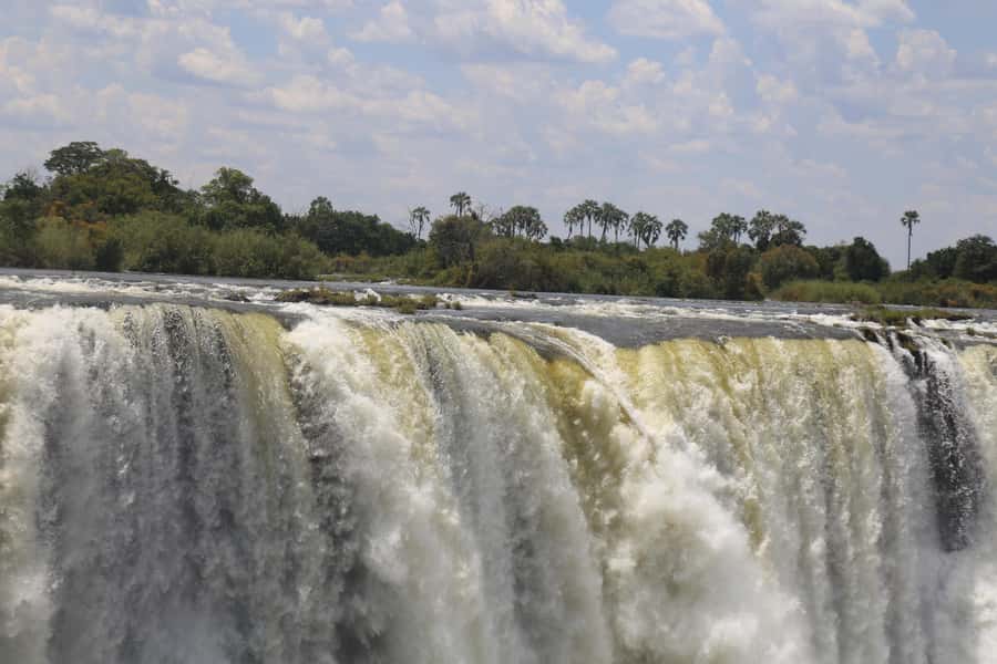 Victoria Falls Private Tour with Lunch & Helicopter Flight - What makes the private guide useful
