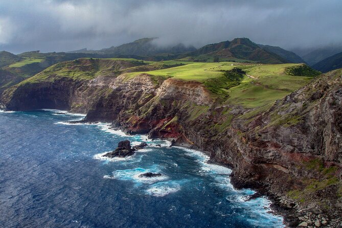 Waterfalls of West Maui and Molokai Helicopter Tour - Waihe’e reveals West Maui’s sharp ridges